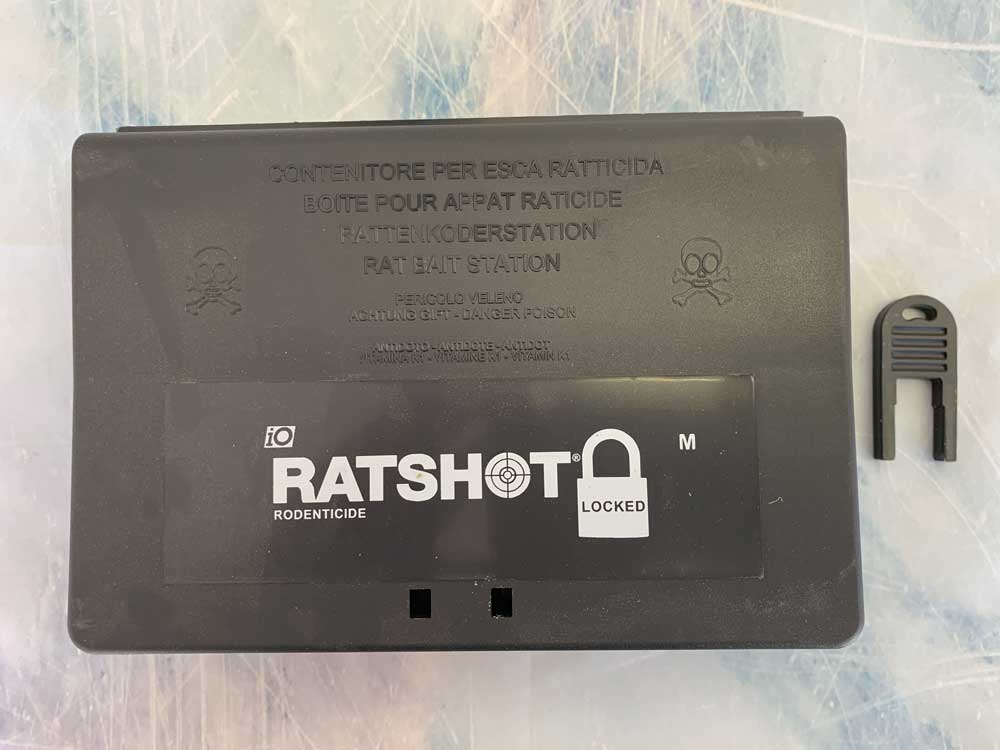Ratshot bait station with key